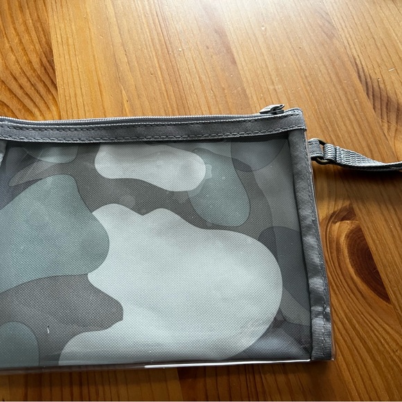 Clear clip Pouch - Picture 1 of 1